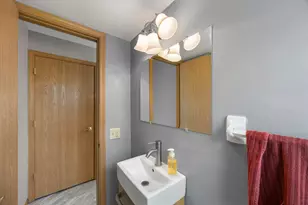 6117 W 105th St, Bloomington, MN 55438 - Photo 11