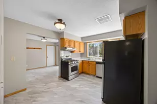 6117 W 105th St, Bloomington, MN 55438 - Photo 7