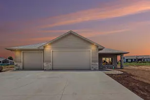 1507 Buffalo Ridge Dr, Luverne, MN 56156 - Photo 1