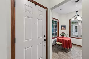 313 Summer Pl E, Maplewood, MN 55117 - Photo 3