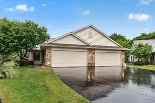 313 Summer Pl E, Maplewood, MN 55117 - Photo 1