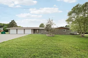 320 N West St, Belle Plaine, MN 56011 - Photo 1