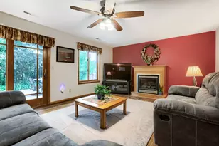 7842 20th St N, Oakdale, MN 55128 - Photo 9