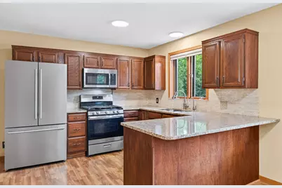 7712 Riverdale Drive N, Brooklyn Park, MN 55444 - Photo 11