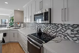110 Bank St SE, Minneapolis, MN 55414 - Photo 5