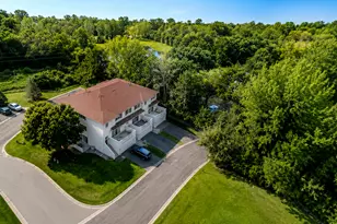 4793 Grenwich Rd N, Oakdale, MN 55128 - Photo 3