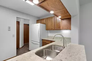 10441 Greenbrier Rd, Minnetonka, MN 55305 - Photo 3