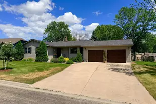 437 Crescent Dr, Albert Lea, MN 56007 - Photo 1