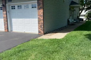 1060 Pondview Ct, Vadnais Heights, MN 55127 - Photo 3