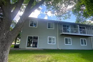 1060 Pondview Ct, Vadnais Heights, MN 55127 - Photo 5