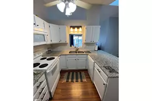 1060 Pondview Ct, Vadnais Heights, MN 55127 - Photo 1