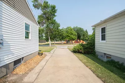 1215 13th Street N, Moorhead, MN 56560 - Photo 3