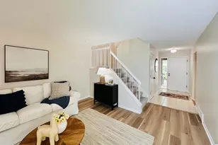 10245 Scarborough Rd, Bloomington, MN 55437 - Photo 9