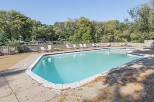 10245 Scarborough Rd, Bloomington, MN 55437 - Photo 19