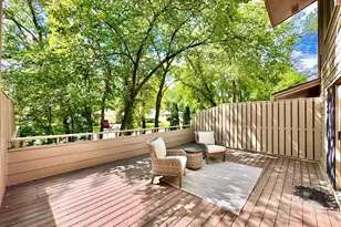 10245 Scarborough Rd, Bloomington, MN 55437 - Photo 11