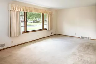 948 Main St S, Shakopee, MN 55379 - Photo 5