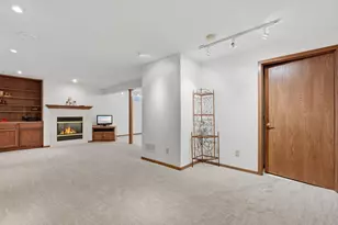 9445 Hillingdon Rd, Woodbury, MN 55125 - Photo 21