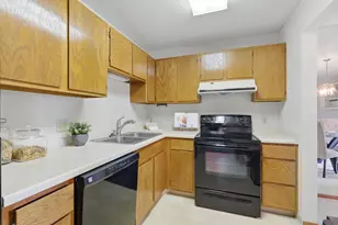 5645 Green Cir Dr, Hopkins, MN 55343 - Photo 9