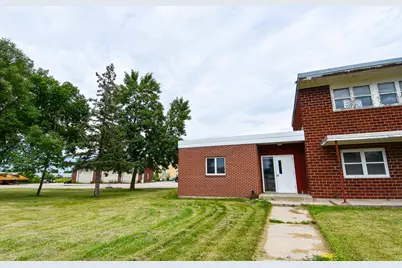423 Zeh Street W, Thief River Falls, MN 56701 - Photo 5
