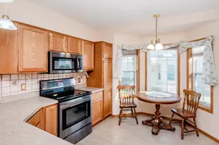 2144 Albemarle Ct N, Roseville, MN 55113 - Photo 11