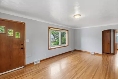 2711 5th Avenue E, North Saint Paul, MN 55109 - Photo 7