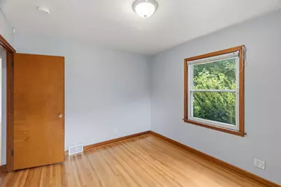 2711 5th Avenue E, North Saint Paul, MN 55109 - Photo 15