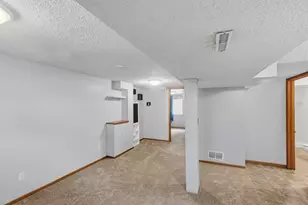 2711 5th Ave E, North Saint Paul, MN 55109 - Photo 23