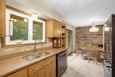 5139 Woodhill Road, Minnetonka, MN 55345 - Photo 9