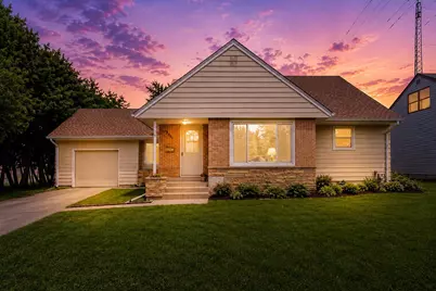 2011 6th Avenue SE, Austin, MN 55912 - Photo 1