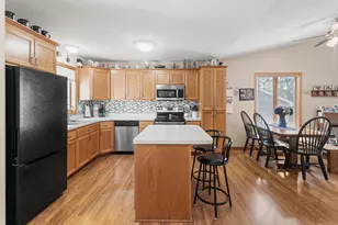 322 Wildwood Cir, Roberts, WI 54023 - Photo 7