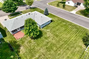 601 S 10th St, Olivia, MN 56277 - Photo 23