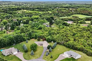 519 Edie Ct, Hudson, WI 54016 - Photo 3