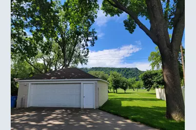 113 E Sarnia Street, Winona, MN 55987 - Photo 3