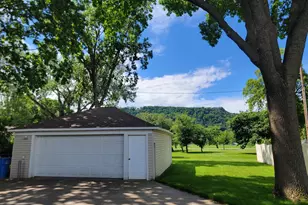 113 E Sarnia St, Winona, MN 55987 - Photo 3