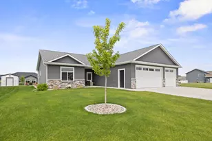 173 Eau Claire Ave SE, Hutchinson, MN 55350 - Photo 1