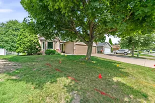 4712 Heather Ridge Rd N, Oakdale, MN 55128 - Photo 3