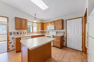 2102 McQuillan Ct SE, Rochester, MN 55904 - Photo 9