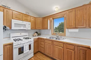682 Old Hopkins Pl, Hudson, WI 54016 - Photo 9
