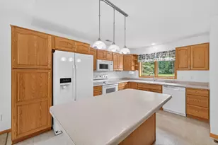 466 Cedar Ct, Taylors Falls, MN 55084 - Photo 5
