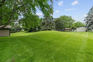 13359 Zenith Ln, Eden Prairie, MN 55346 - Photo 3