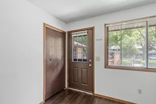 13317 Zenith Ln, Eden Prairie, MN 55346 - Photo 3