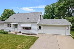 1402 6th St NW, Austin, MN 55912 - Photo 1