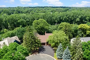 6884 Stonewood Ct, Eden Prairie, MN 55346 - Photo 9