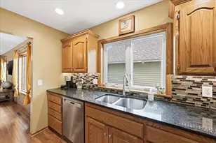 4658 Wildwood St, Eagan, MN 55122 - Photo 5