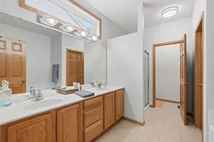 10812 Thone Cir, Woodbury, MN 55129 - Photo 21