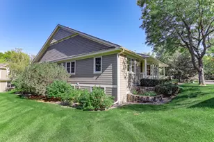 821 Ivy Ln, Eagan, MN 55123 - Photo 19