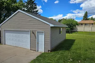 2011 Northwood Dr, North Saint Paul, MN 55109 - Photo 3
