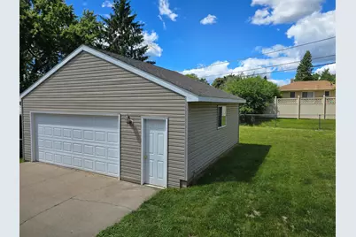 2011 Northwood Drive, North Saint Paul, MN 55109 - Photo 45