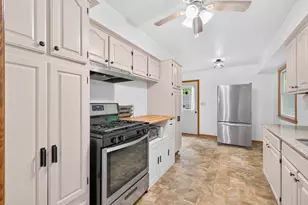 3249 Scott Ave N, Golden Valley, MN 55422 - Photo 7