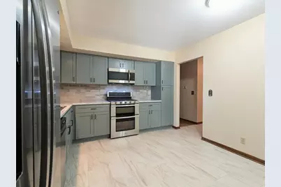 6065 Oakwood Road, Woodbury, MN 55125 - Photo 3